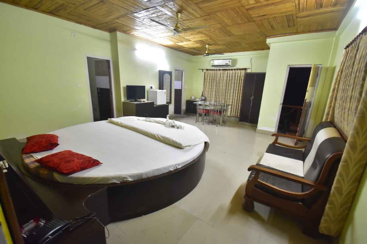 Round Bed